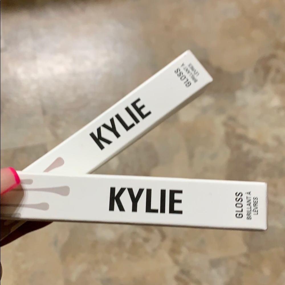 kylie lip gloss brillant a levres. Never used!
